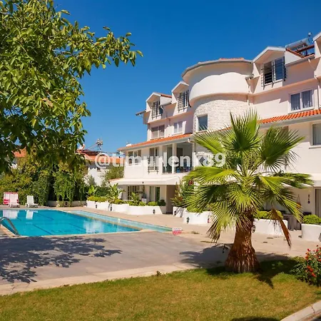 Stunning In With Seaview And Pool דירה *