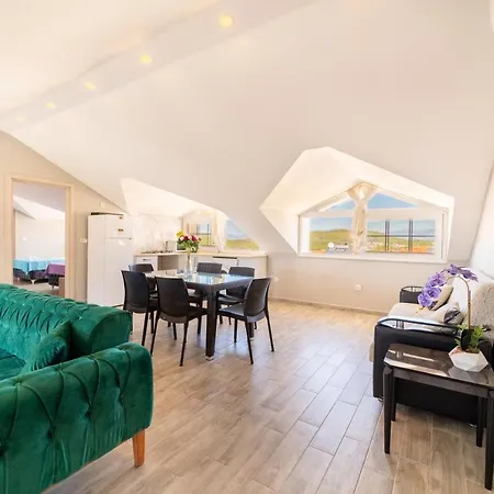 דירה Stunning In With Seaview And Pool אולודניץ
